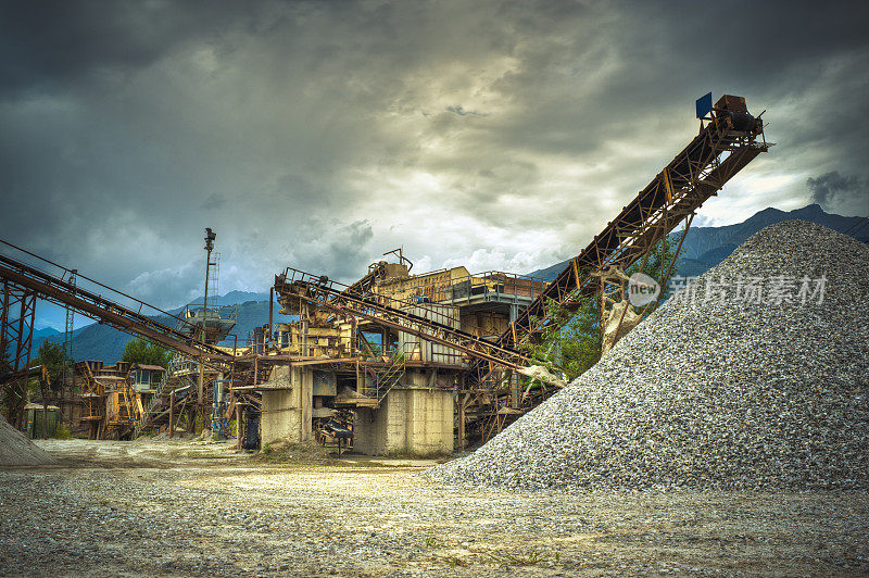 碎石桩和工厂对抗Cloudscape, HDR